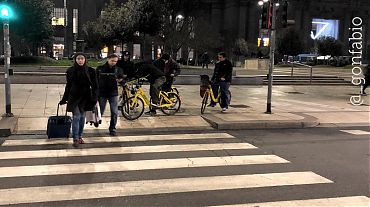 Bikesharing a flusso libero per andare a incontrare gli amici